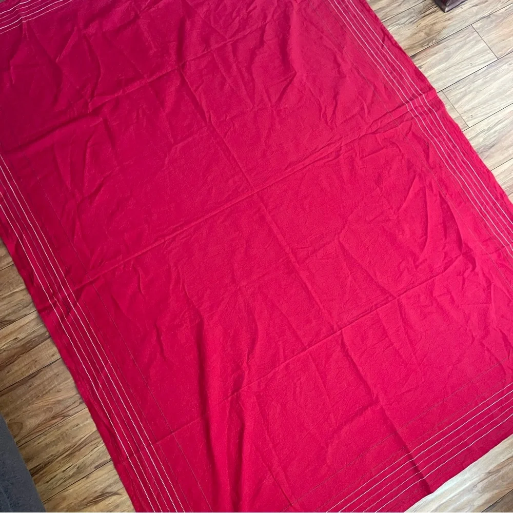 Target red holiday Christmas 100% cotton tablecloth - rectangle 58